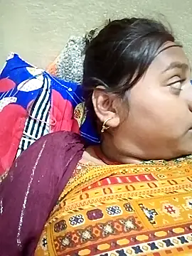 Snapshot of Hot_crety chatting on 11.21.25 Hot crety online show from 11.21.25