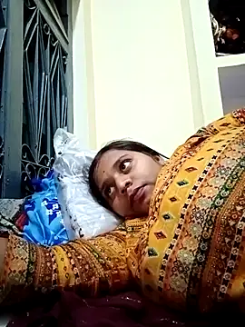 Snapshot of Hot_crety chatting on 11.24.25 Hot crety online show from 11.24.25