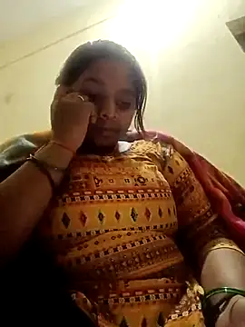 Snapshot of Hot_crety chatting on 11.25.25 Hot crety online show from 11.25.25