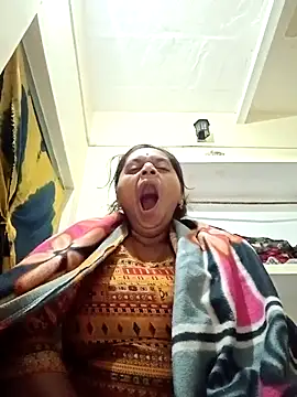 Snapshot of Hot_crety chatting on 11.28.25 Hot crety online show from 11.28.25