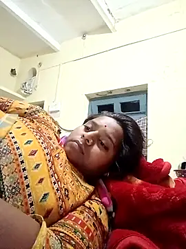 Snapshot of Hot_crety chatting on 11.28.25 Hot crety online show from 11.28.25