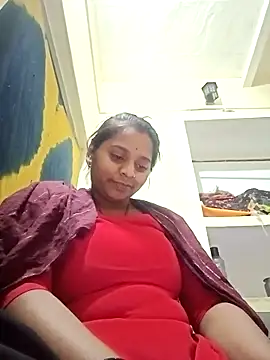 Snapshot of Hot_crety chatting on 11.30.25 Hot crety online show from 11.30.25