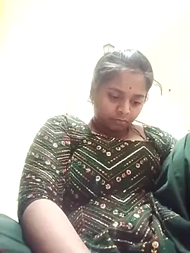 Snapshot of Hot_crety chatting on 12.20.25 Hot crety online show from 12.20.25