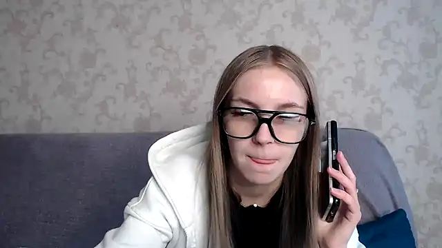 HitGyrl online show from 11.19.25