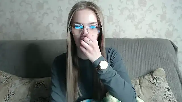 HitGyrl online show from 05.06.26