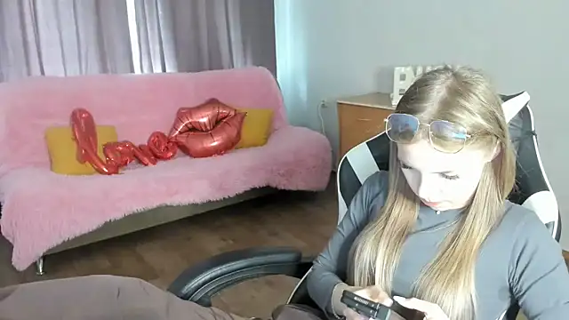 HitGyrl online show from 06.12.26