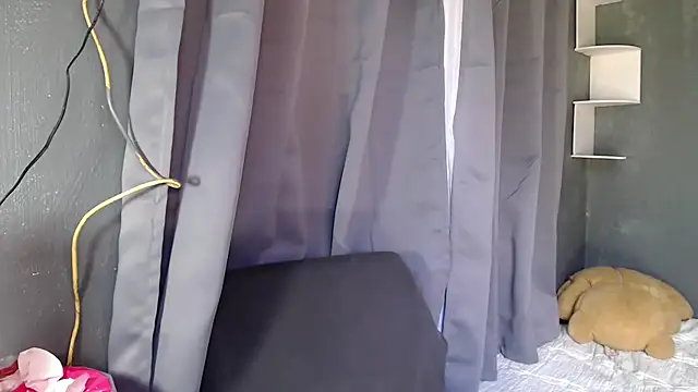 Snapshot of urseductivebarbie_xx chatting on 10.04.25 urseductivebarbie xx online show from 10.04.25