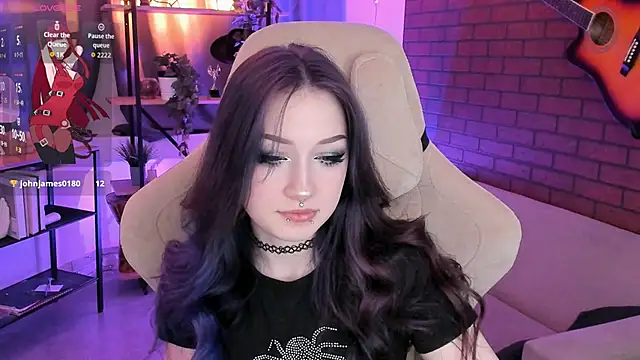 LiliLuna online show from 11.12.25