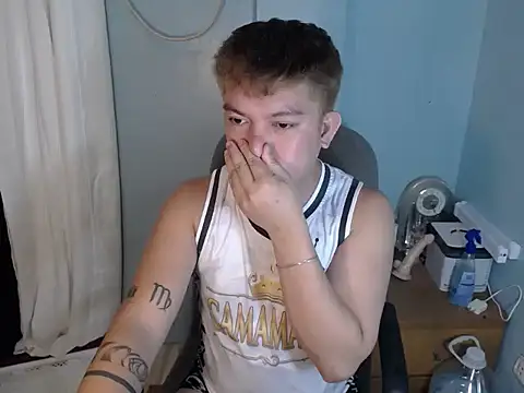 Snapshot of Fuckboii_intown chatting on 09.25.25 Fuckboii intown online show from 09.25.25