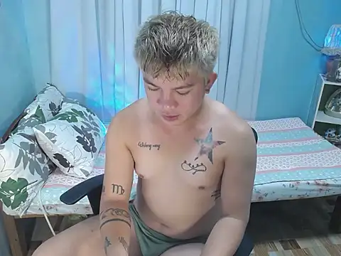 Snapshot of Fuckboii_intown chatting on 10.03.25 Fuckboii intown online show from 10.03.25