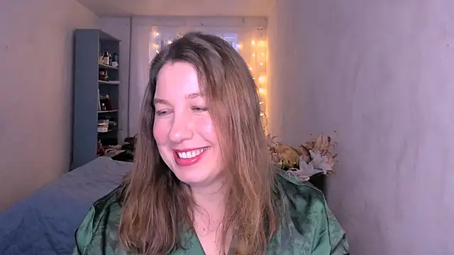 Snapshot of NancySanders chatting on 12.17.25 NancySanders online show from 12.17.25