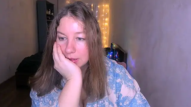 Snapshot of NancySanders chatting on 12.21.25 NancySanders online show from 12.21.25