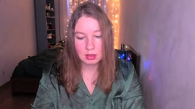 Snapshot of NancySanders chatting on 12.22.25 NancySanders online show from 12.22.25