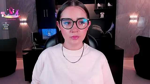 SarahRhodes  online show from 06.04.26