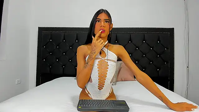 LissyAndrade online show from 10.24.25