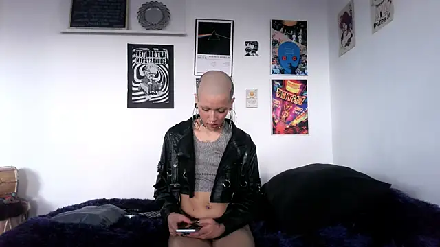 Snapshot of plutonbluemooon333 chatting on 01.12.26 plutonbluemooon333 online show from 01.12.26