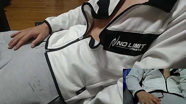 Snapshot of Yasu2000 chatting on 11.27.25 Yasu2000 online show from 11.27.25