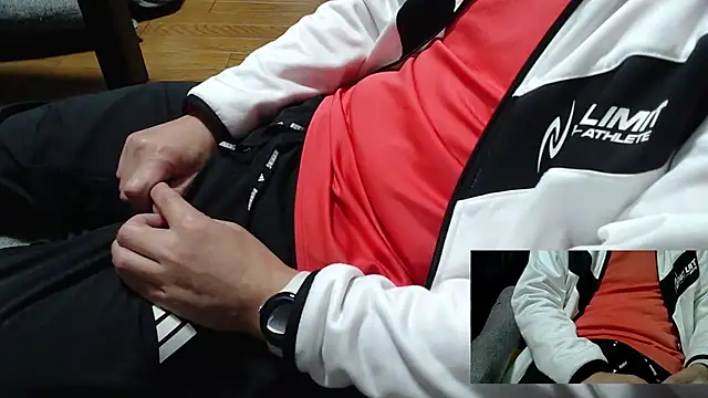 Snapshot of Yasu2000 chatting on 12.04.25 Yasu2000 online show from 12.04.25