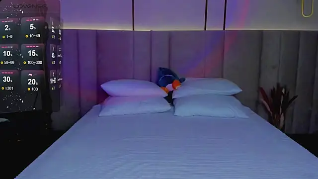 Snapshot of Alice_Wander chatting on 09.09.25 Alice Wander online show from 09.09.25