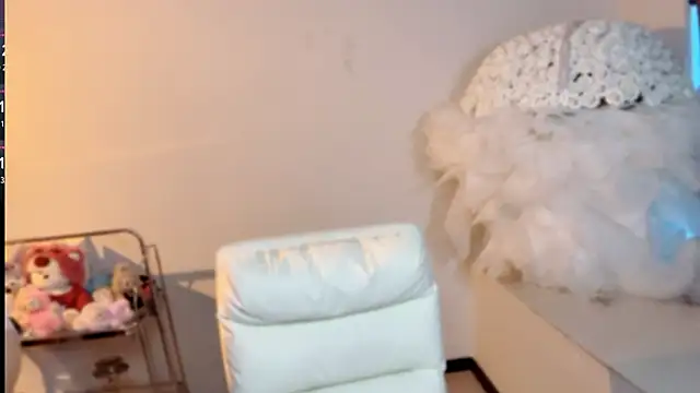 Snapshot of Tina-a chatting on 09.11.25 Tina-a online show from 09.11.25