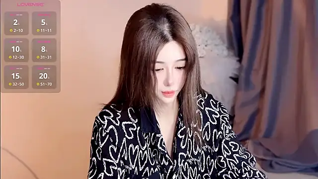 Snapshot of Tina-a chatting on 11.29.25 Tina-a online show from 11.29.25