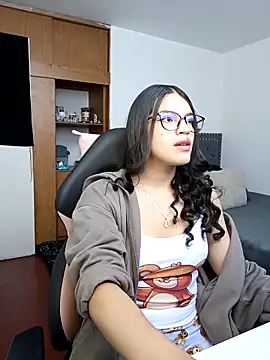 Snapshot of asumi_18 chatting on 09.10.25 asumi 18 online show from 09.10.25