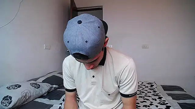 Snapshot of Candy_Grey28 chatting on 10.12.25 Candy Grey28 online show from 10.12.25