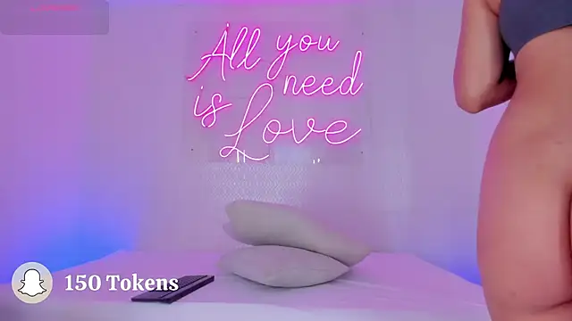 Snapshot of aleksandramiller_ chatting on 09.08.25 aleksandramiller online show from 09.08.25