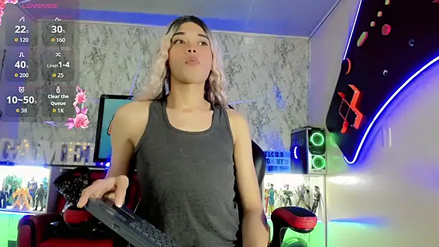 Snapshot of Madison_Mujica chatting on 10.13.25 Madison Mujica online show from 10.13.25