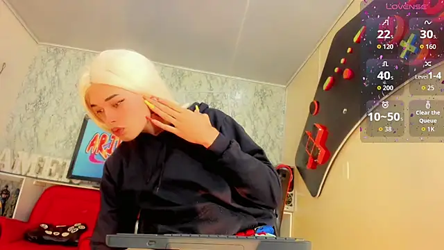 Snapshot of Madison_Mujica chatting on 10.23.25 Madison Mujica online show from 10.23.25