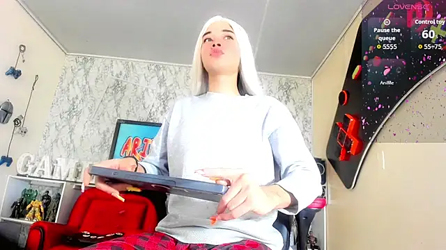 Snapshot of Madison_Mujica chatting on 10.25.25 Madison Mujica online show from 10.25.25