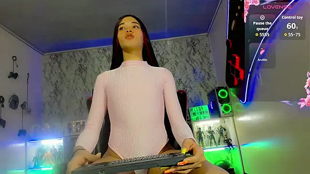 Snapshot of Madison_Mujica chatting on 11.05.25 Madison Mujica online show from 11.05.25