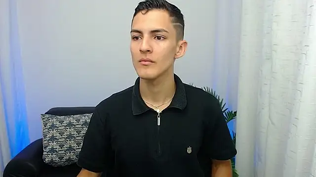 Snapshot of Matiius18 chatting on 10.25.25 Matiius18 online show from 10.25.25