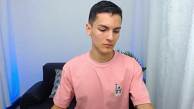 Snapshot of Matiius18 chatting on 10.27.25 Matiius18 online show from 10.27.25