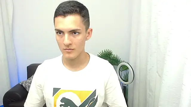 Snapshot of Matiius18 chatting on 11.13.25 Matiius18 online show from 11.13.25