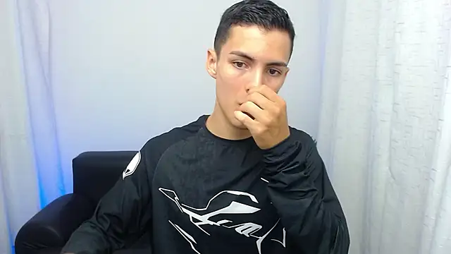 Snapshot of Matiius18 chatting on 11.15.25 Matiius18 online show from 11.15.25