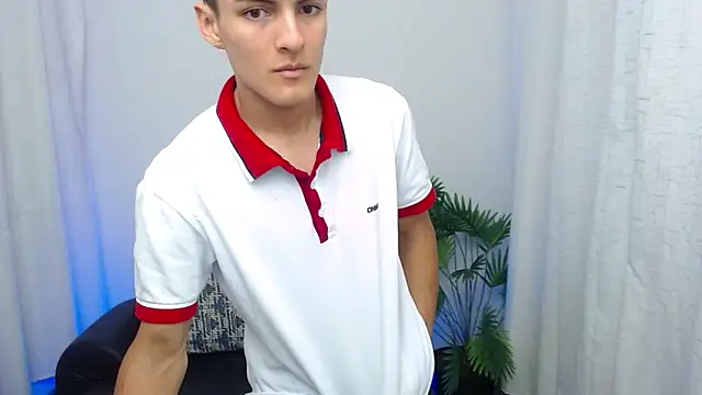 Snapshot of Matiius18 chatting on 11.17.25 Matiius18 online show from 11.17.25