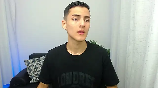 Snapshot of Matiius18 chatting on 11.24.25 Matiius18 online show from 11.24.25