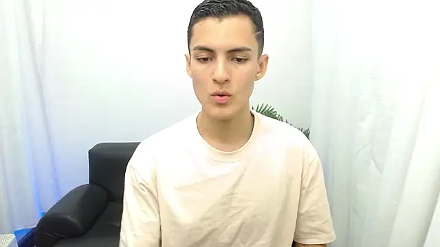 Snapshot of Matiius18 chatting on 11.27.25 Matiius18 online show from 11.27.25