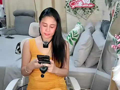 Shiawase1125 online show from 09.24.25