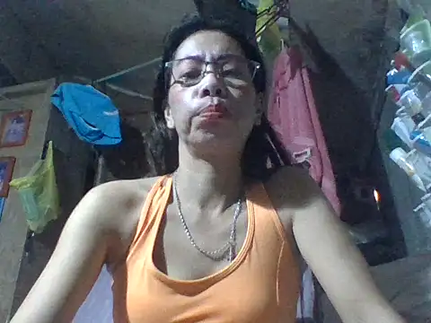 Snapshot of Mayumie05 chatting on 10.28.25 Mayumie05 online show from 10.28.25