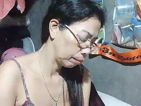 Snapshot of Mayumie05 chatting on 11.21.25 Mayumie05 online show from 11.21.25