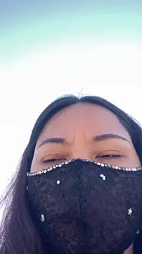 zhizhinaigai online show from 11.25.25