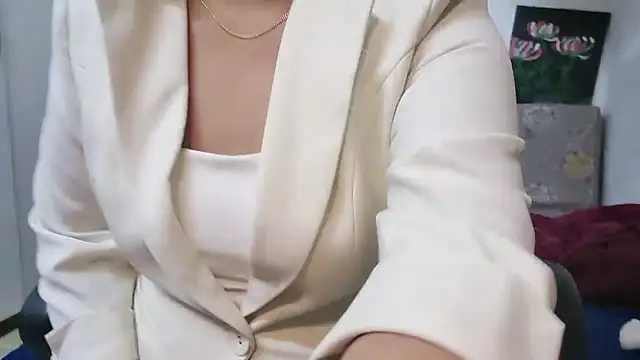 Snapshot of MichiLovely chatting on 12.15.25 MichiLovely online show from 12.15.25