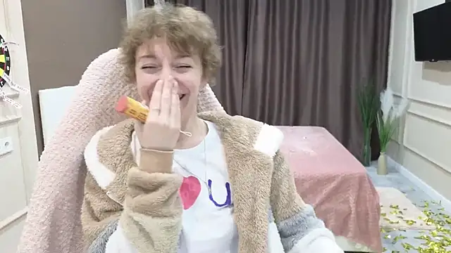 daniellia  online show from 09.30.25