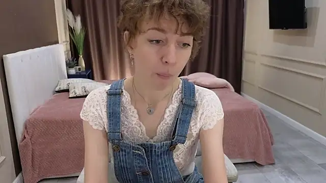 daniellia  online show from 10.20.25