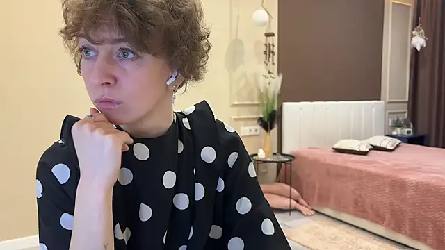 daniellia  online show from 11.15.25