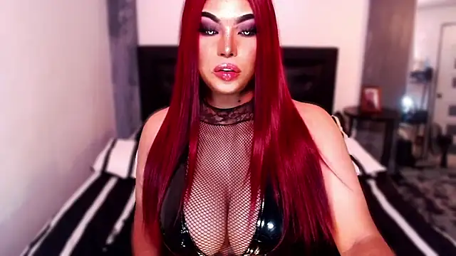 Snapshot of xTrixieMae chatting on 10.06.25 xTrixieMae online show from 10.06.25