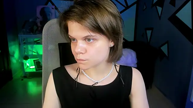 Snapshot of EllieMurler chatting on 10.25.25 EllieMurler online show from 10.25.25