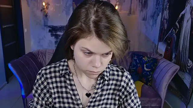 Snapshot of EllieMurler chatting on 10.27.25 EllieMurler online show from 10.27.25